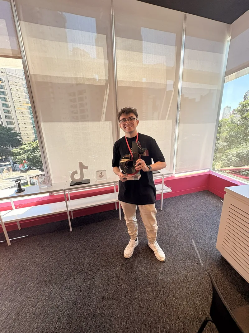 Victor Santos: 3º lugar no Hackathon de IA do TikTok